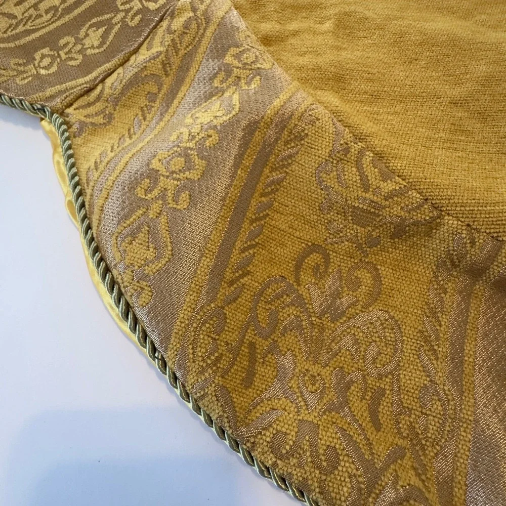 Gold Chenille Christmas‎ Tree Skirt Damask Jacquard Border Metallic Rope Trim
